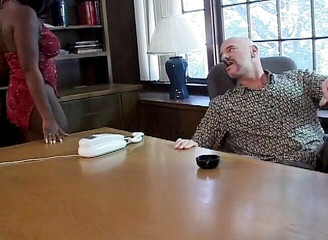 Big titted black slut spreads her legs and gets anally drilled