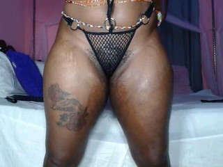 Jack off to my phat bubble ass oiled up wiggling in sexy lingerie