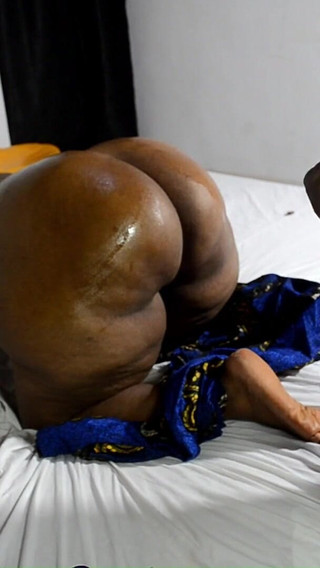 A Nervous Fan Is Scared of Queen_vusi's Massive Booty