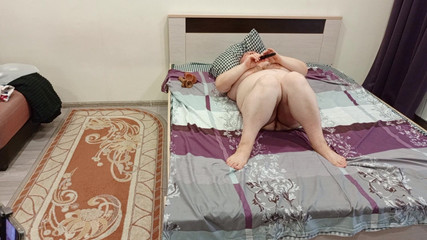 My Mother-in-law Masturbates Her Pussy with a Black Vibrator