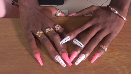 Ebony Pearl Hand- and Fingernail Fetish